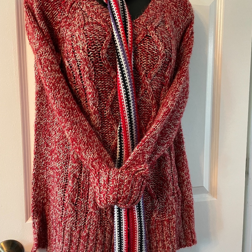 Over-sized, red, cable-knit sweater (s) - Picture 2 of 6